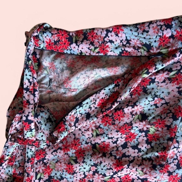 Red & Pink Floral Mini Skirt with Tie Belt –Size L - Picture 3 of 8